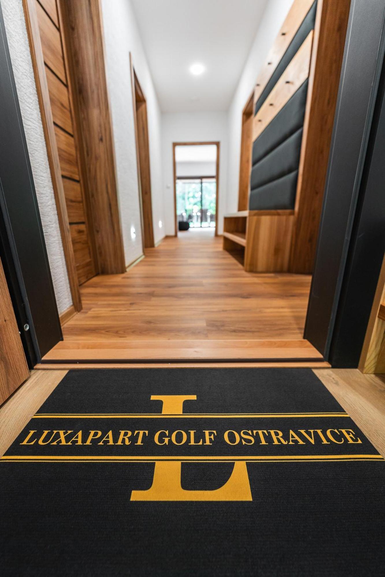 Luxapart Golf 奥斯特拉维采 外观 照片