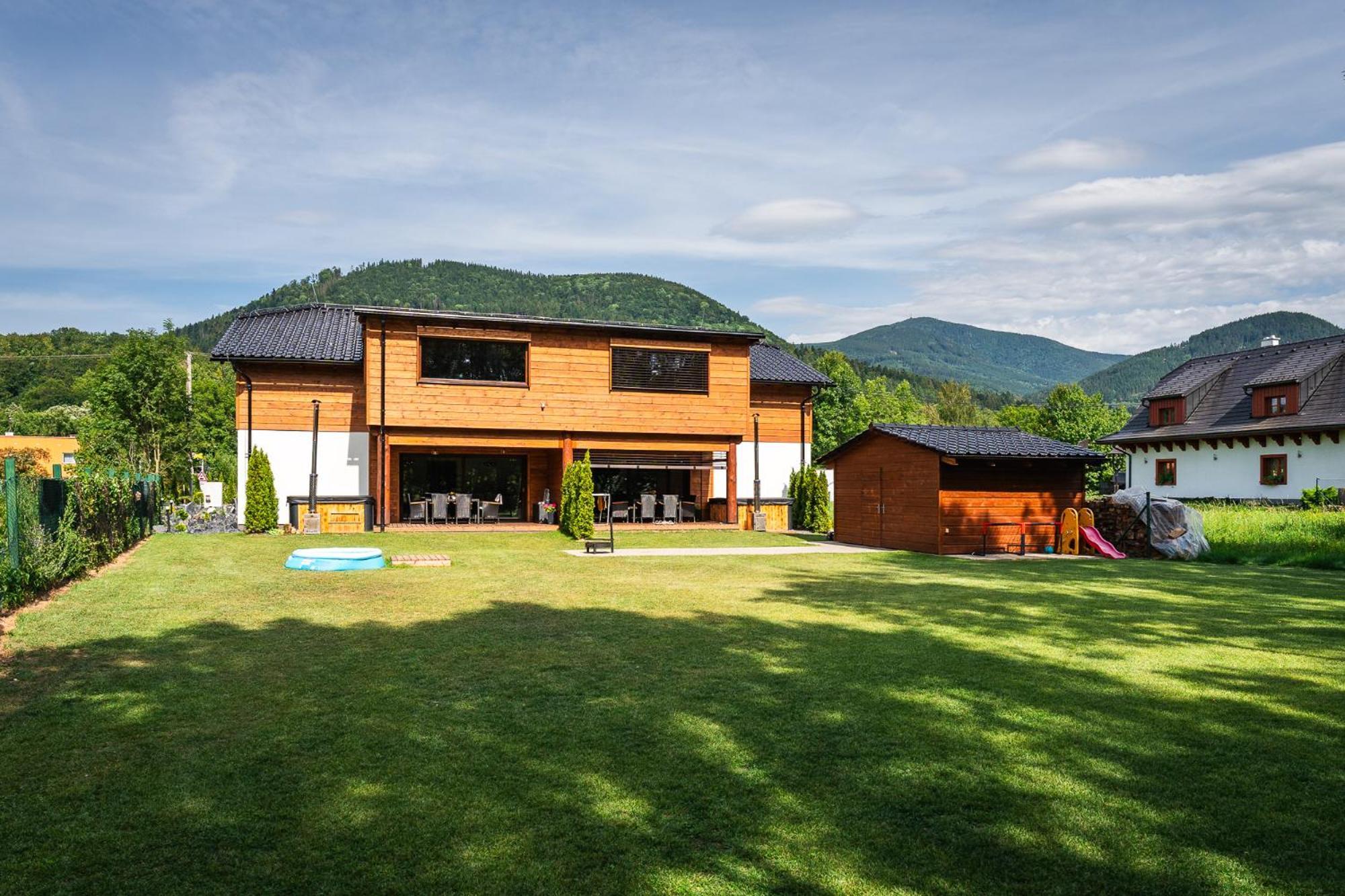 Luxapart Golf 奥斯特拉维采 外观 照片